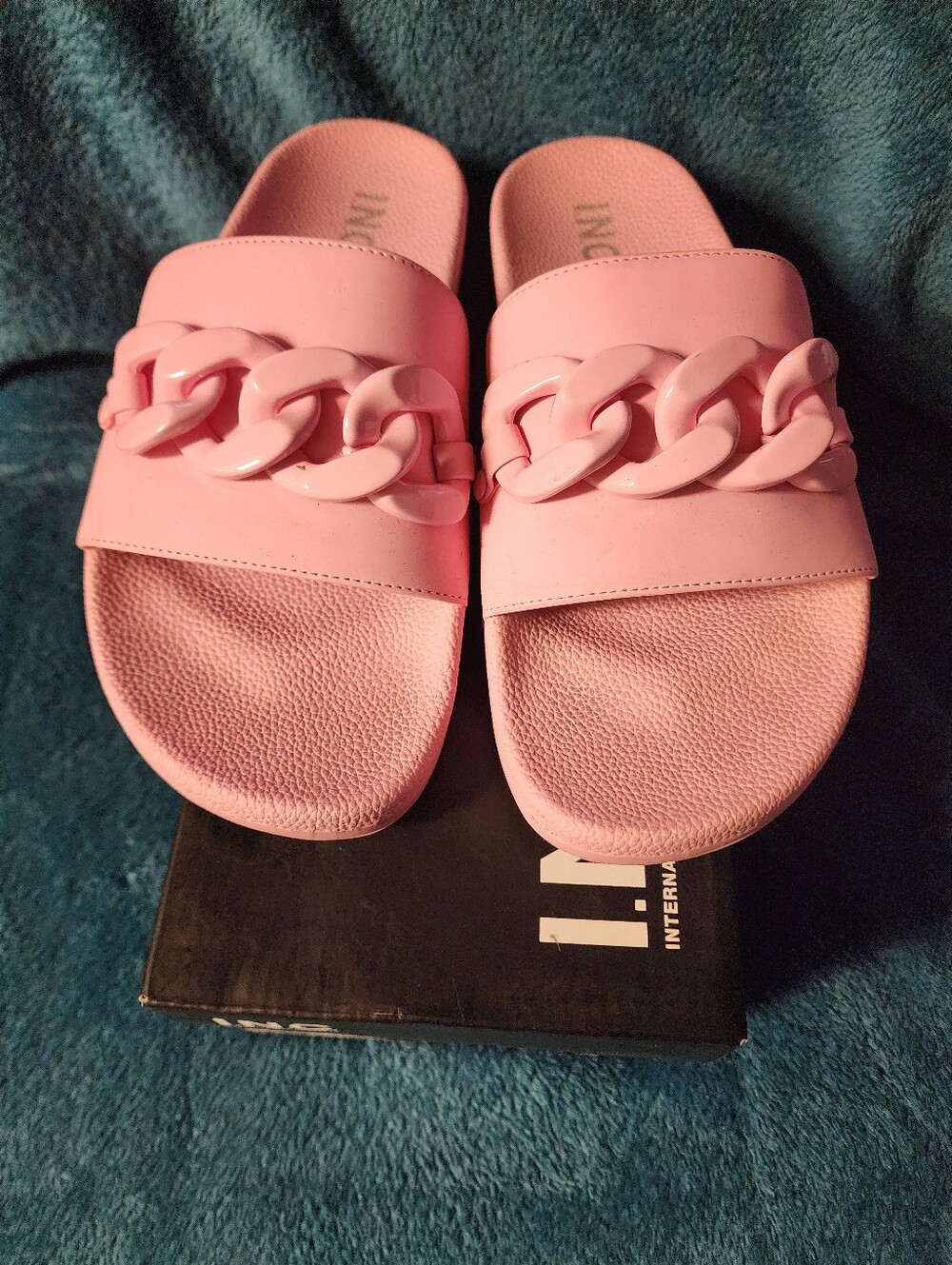 INC SANDALS SIZE 9 PINK COLOR WITH CHAIN DESIGN